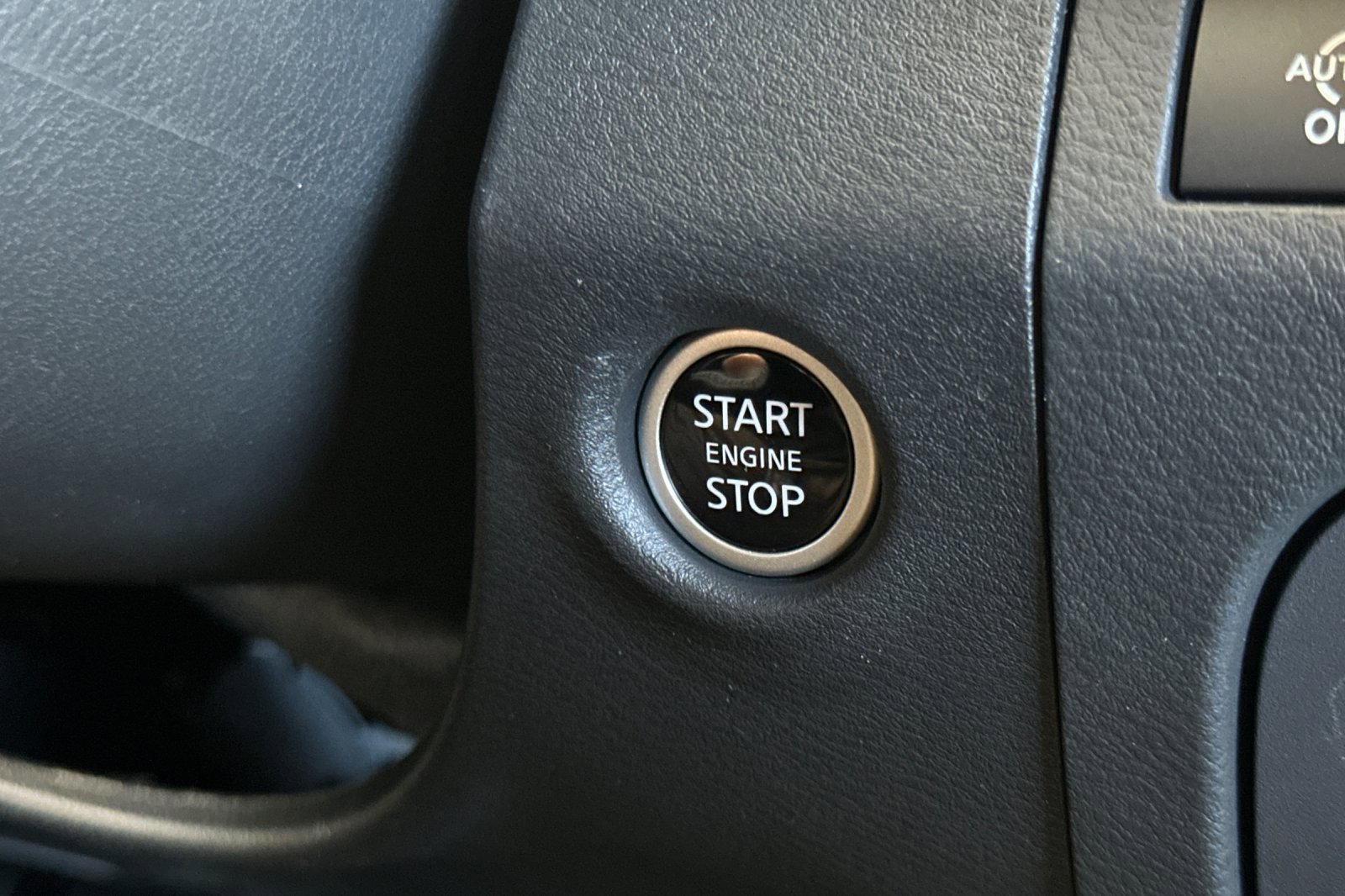 2025 Nissan Frontier SV photo 17
