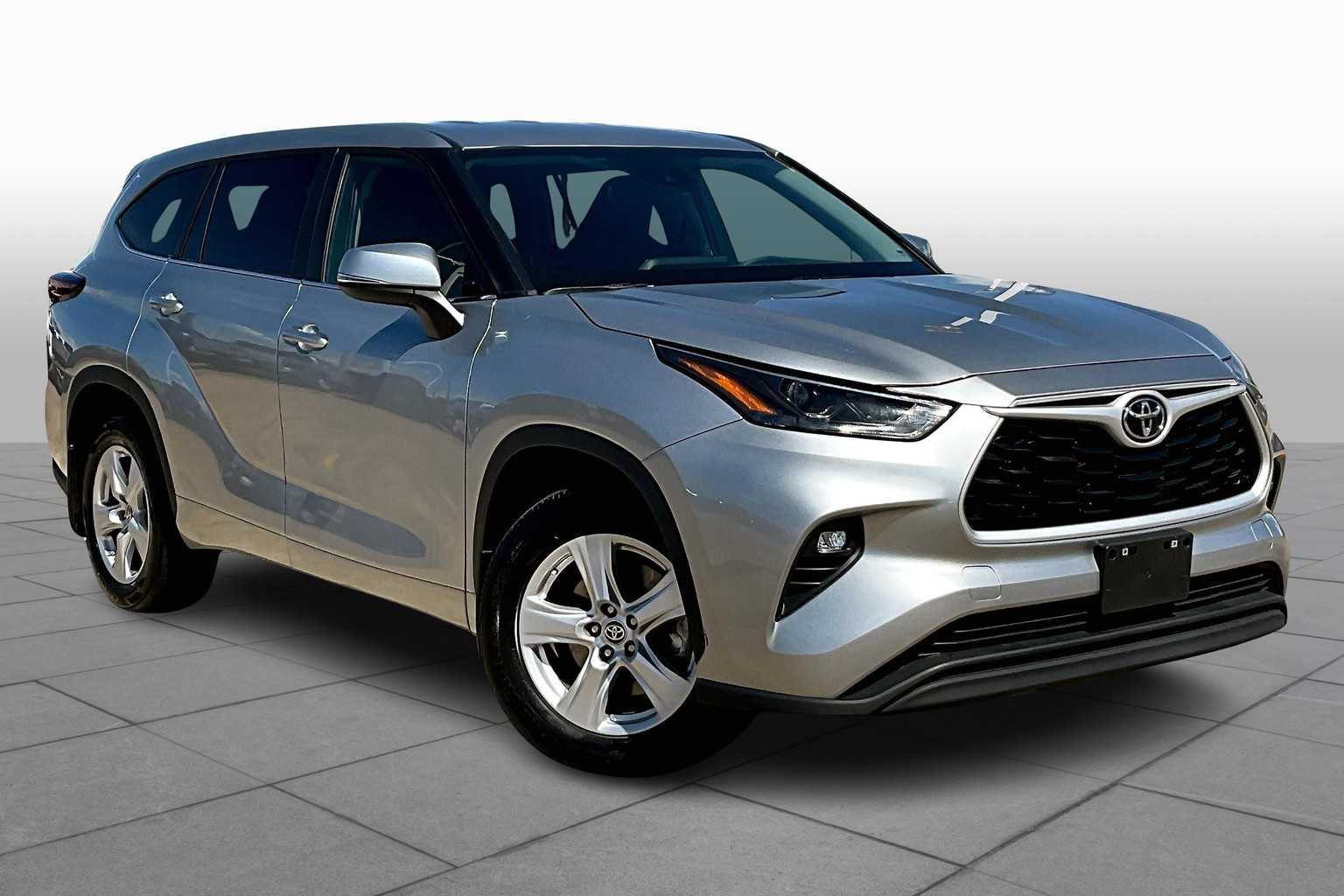 2024 Toyota Highlander LE photo 2