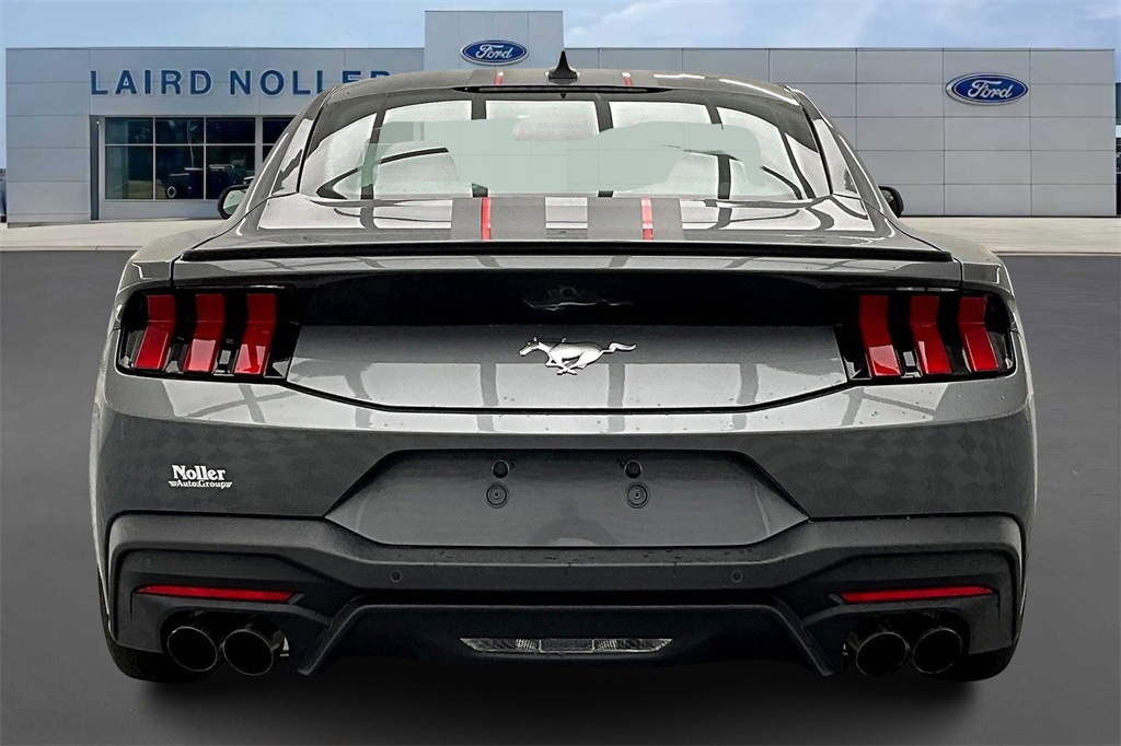 2025 Ford Mustang EcoBoost Premium photo 4