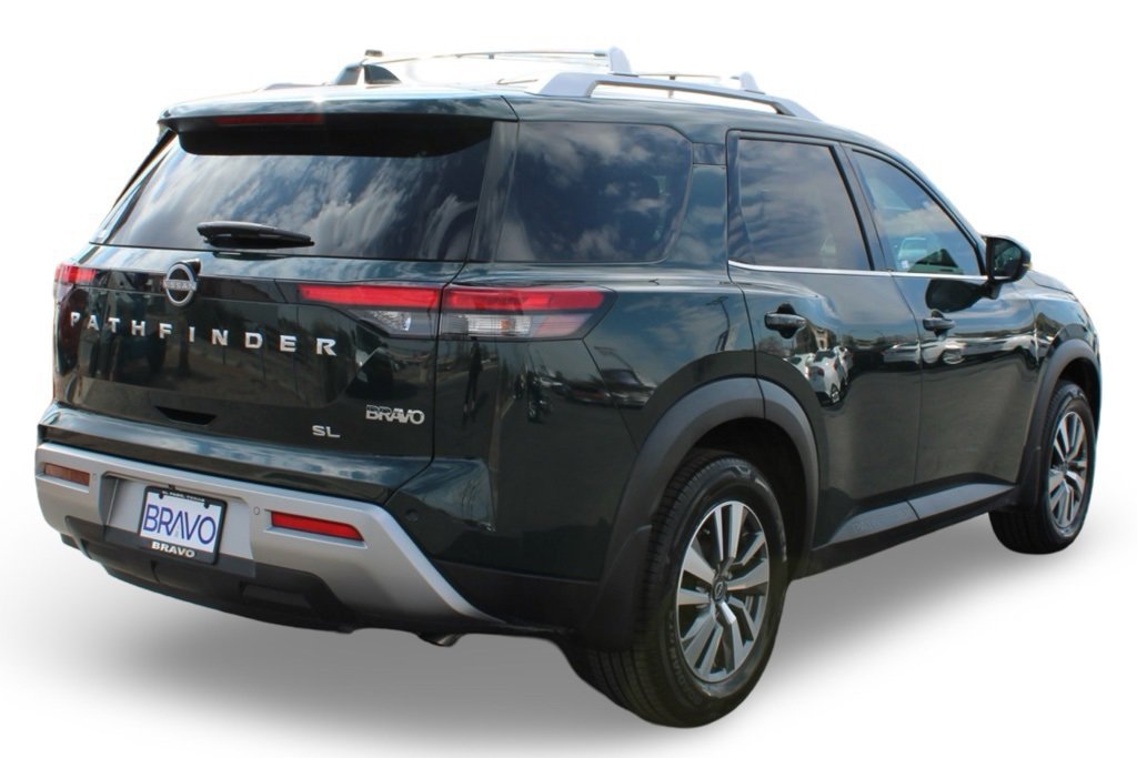 2023 Nissan Pathfinder SL photo 3