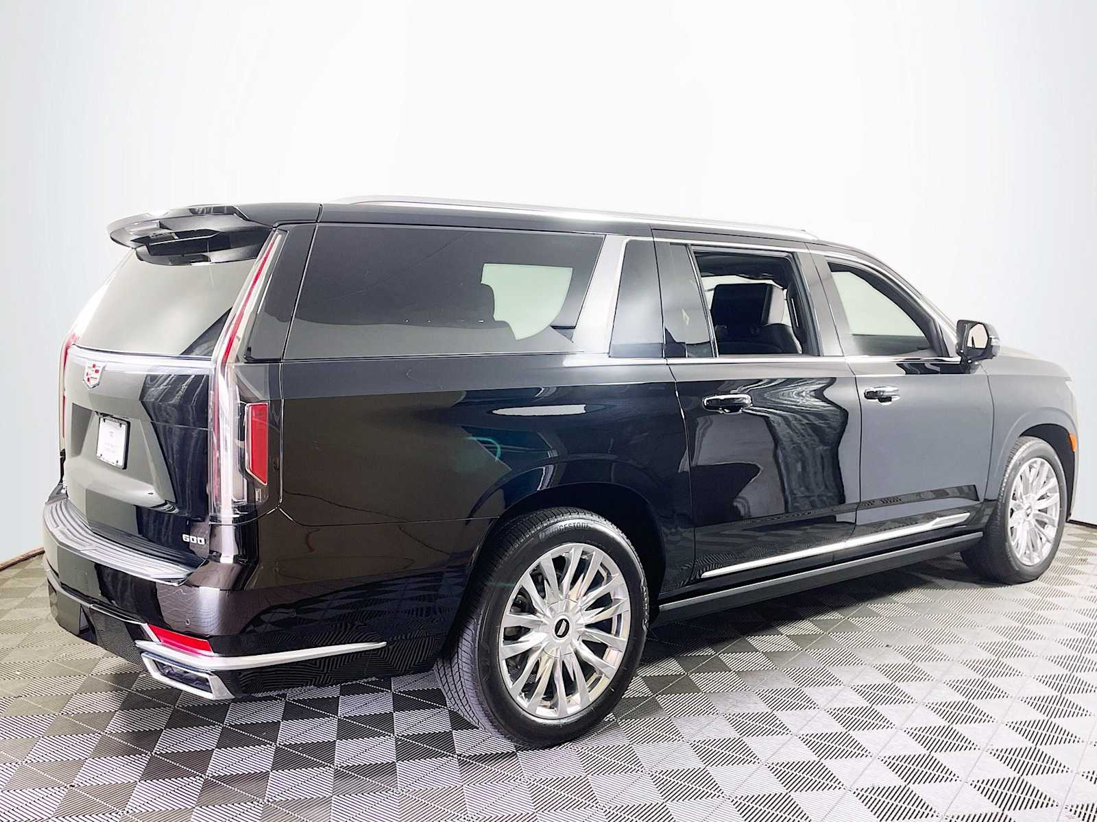 2023 Cadillac Escalade ESV Premium Luxury photo 4