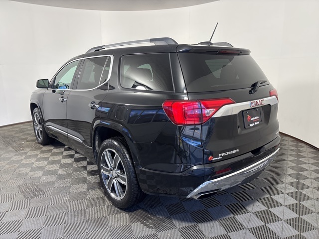 2017 Gmc Acadia Denali photo 2