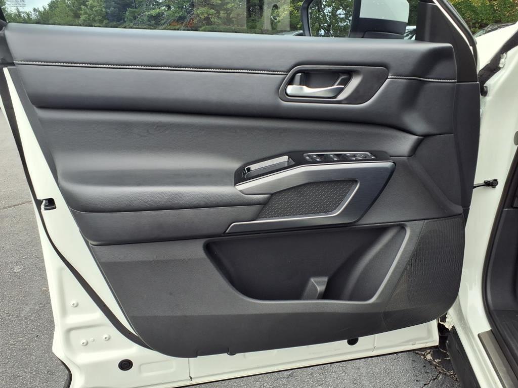 2023 Nissan Pathfinder SL photo 4