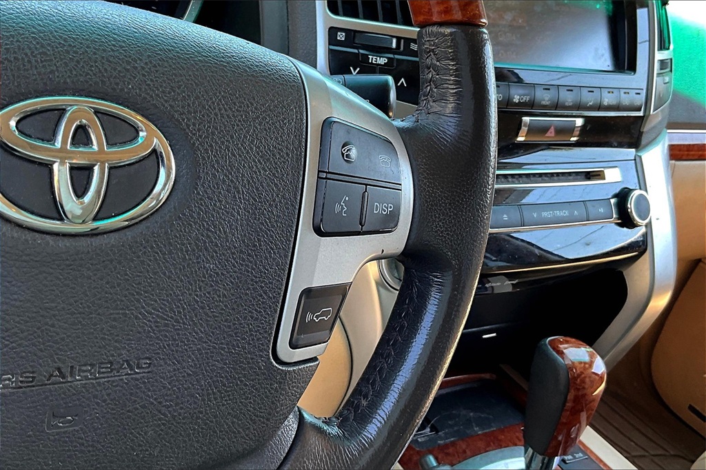 2015 Toyota Land Cruiser Base photo 12