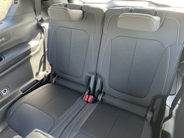2025 Jeep Grand Cherokee Laredo photo 6