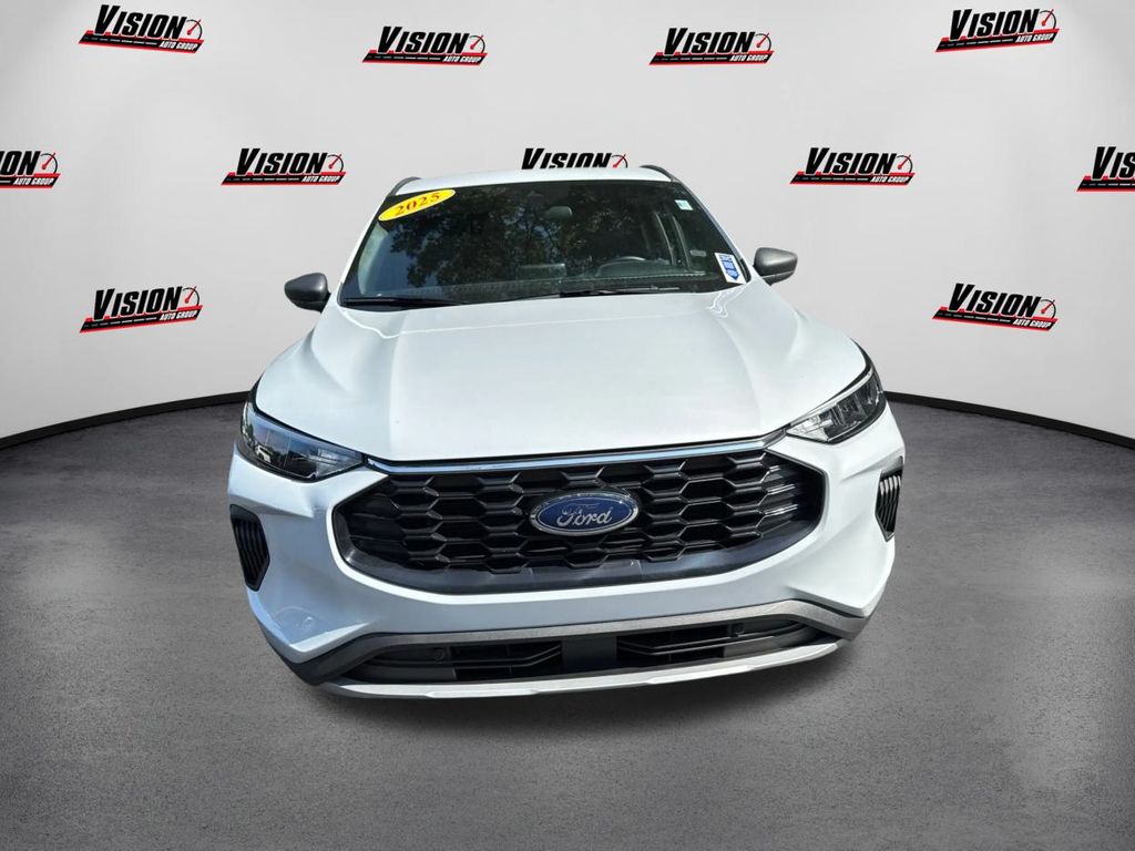 2025 Ford Escape ST-Line photo 2
