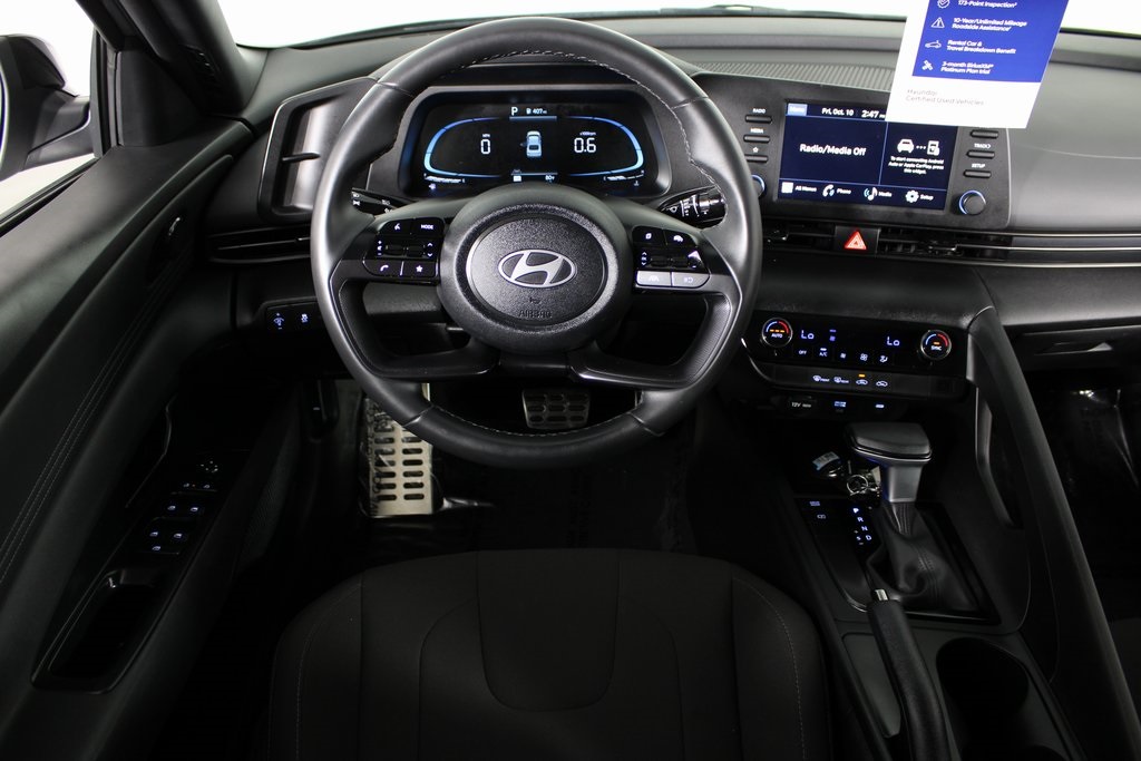 2025 Hyundai Elantra SEL Sport photo 4