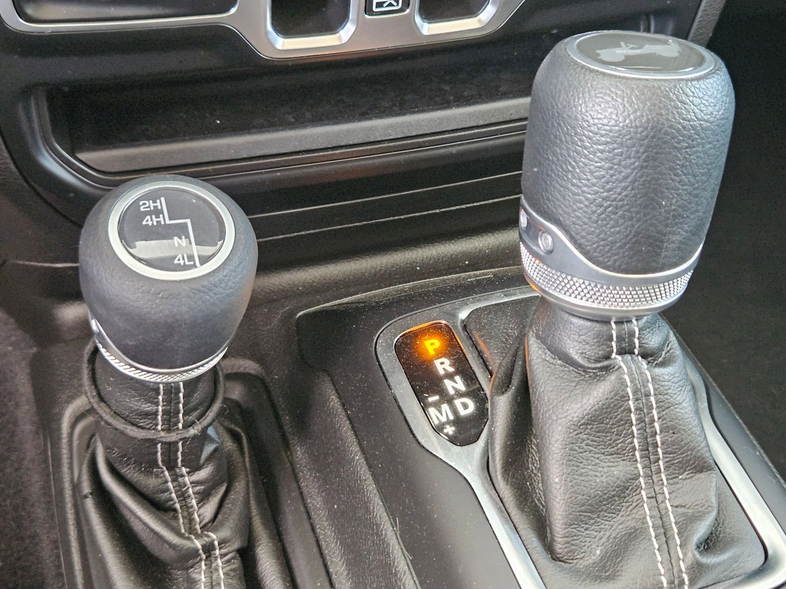 2022 Jeep Wrangler Unlimited Sahara photo 13
