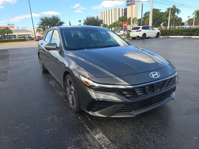 2025 Hyundai Elantra Limited's photo