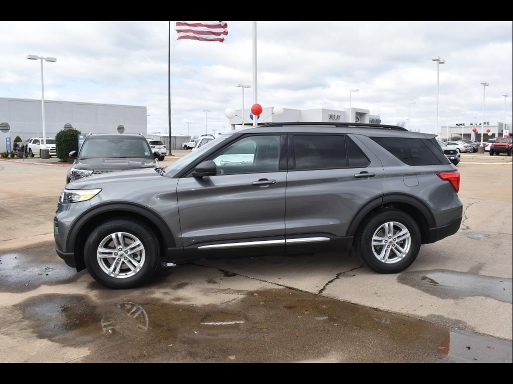 2023 Ford Explorer XLT photo 2