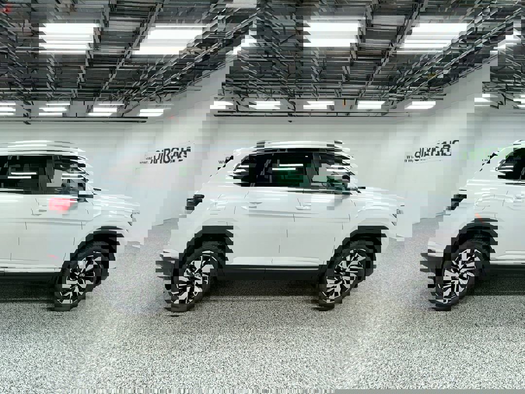 2026 Volkswagen Atlas SEL photo 2