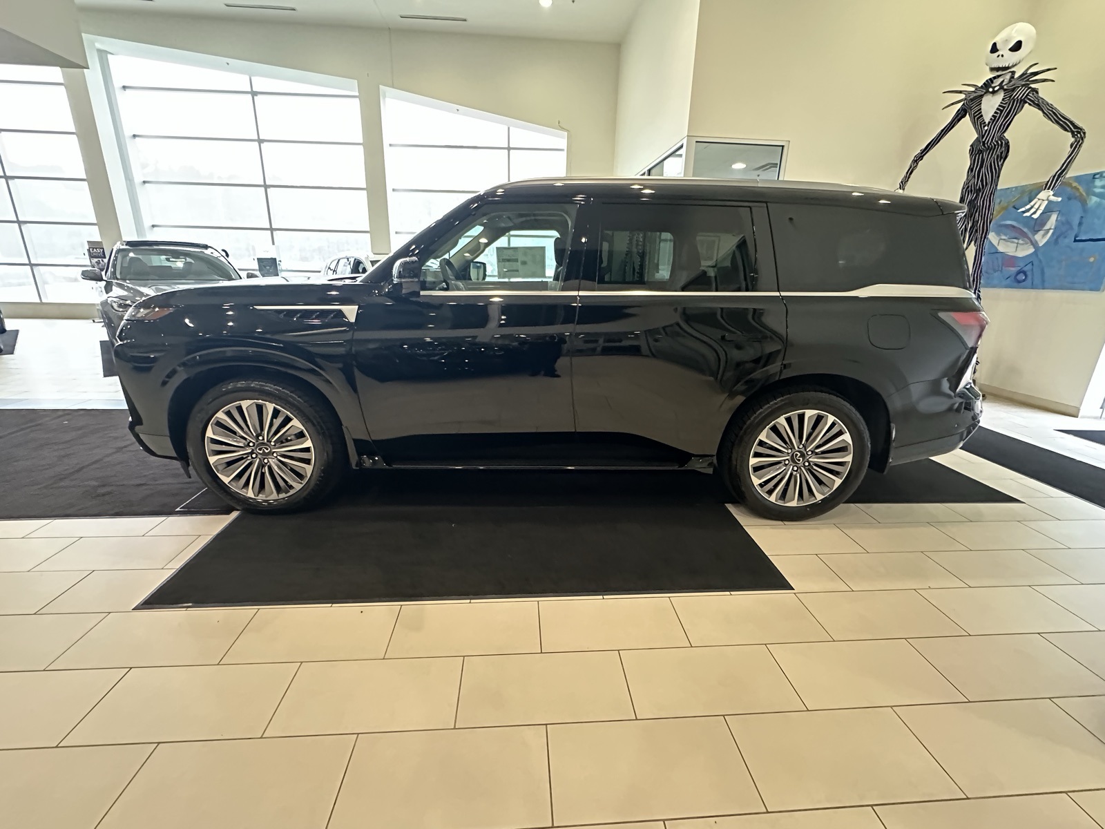 2026 Infiniti QX80 Luxe photo 4