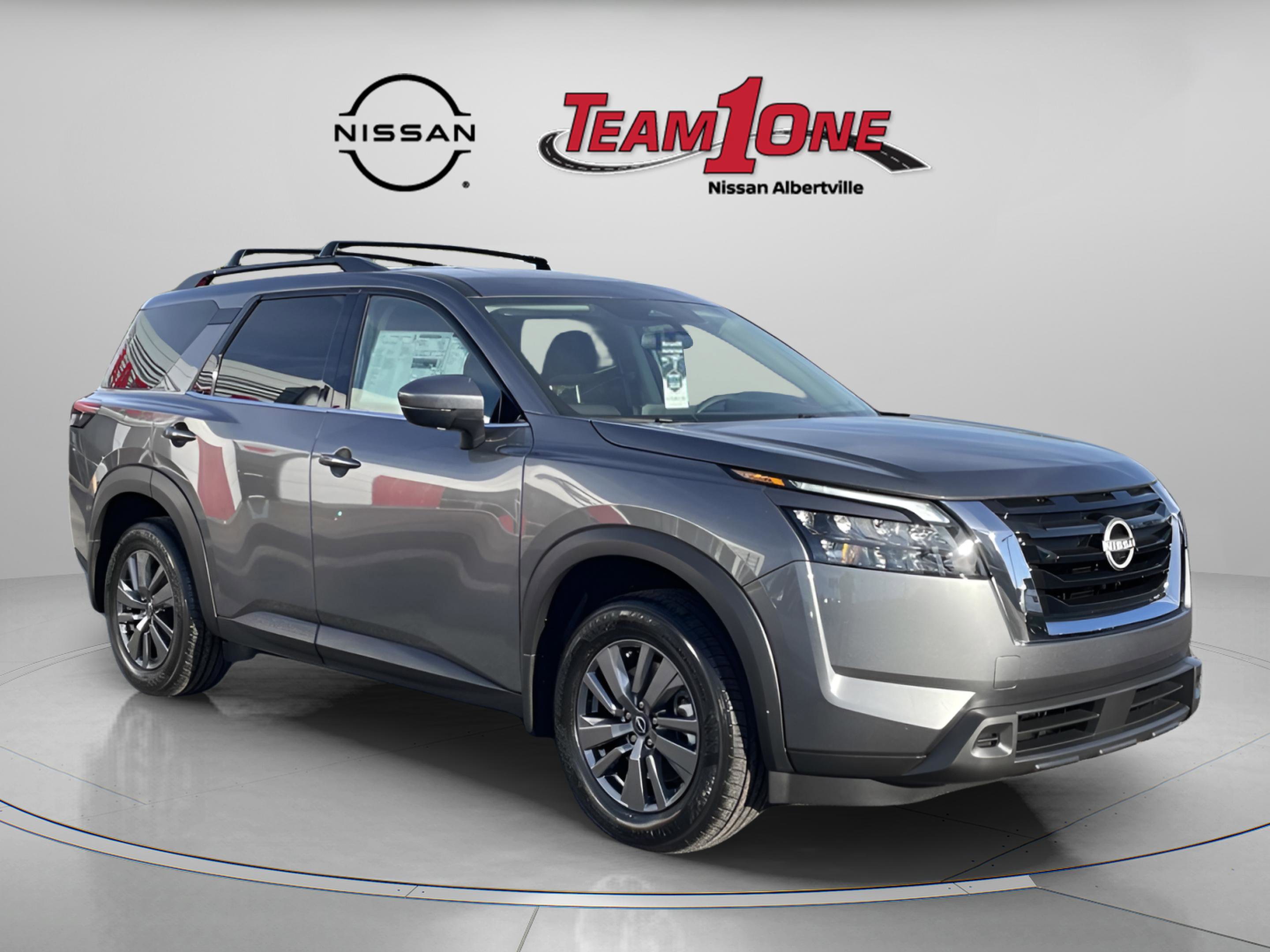 2025 Nissan Pathfinder SV's photo