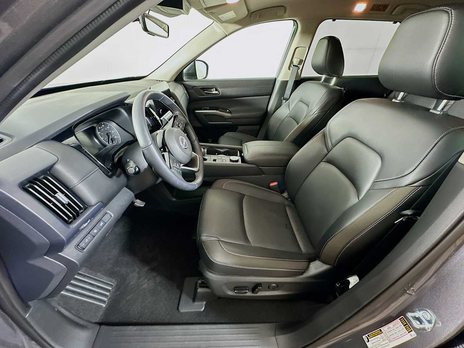 2025 Nissan Pathfinder SL photo 18