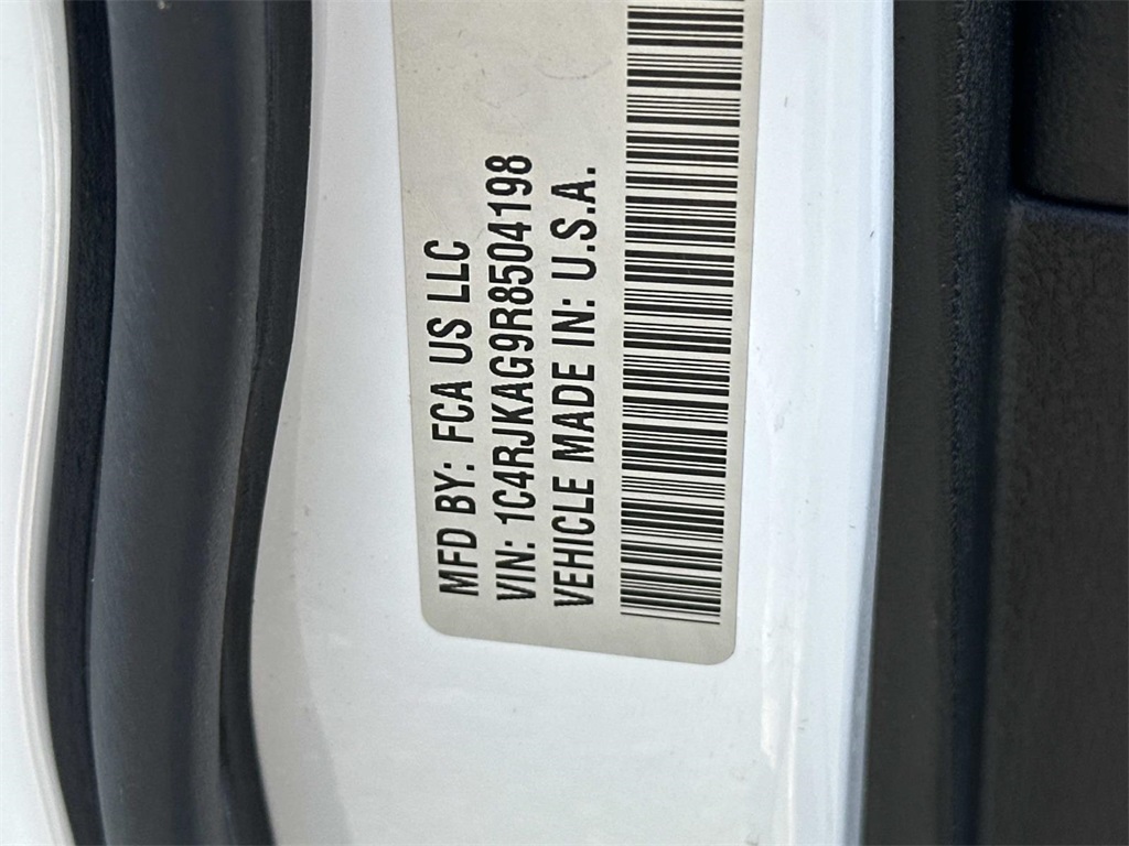 2024 Jeep Grand Cherokee Altitude photo 27