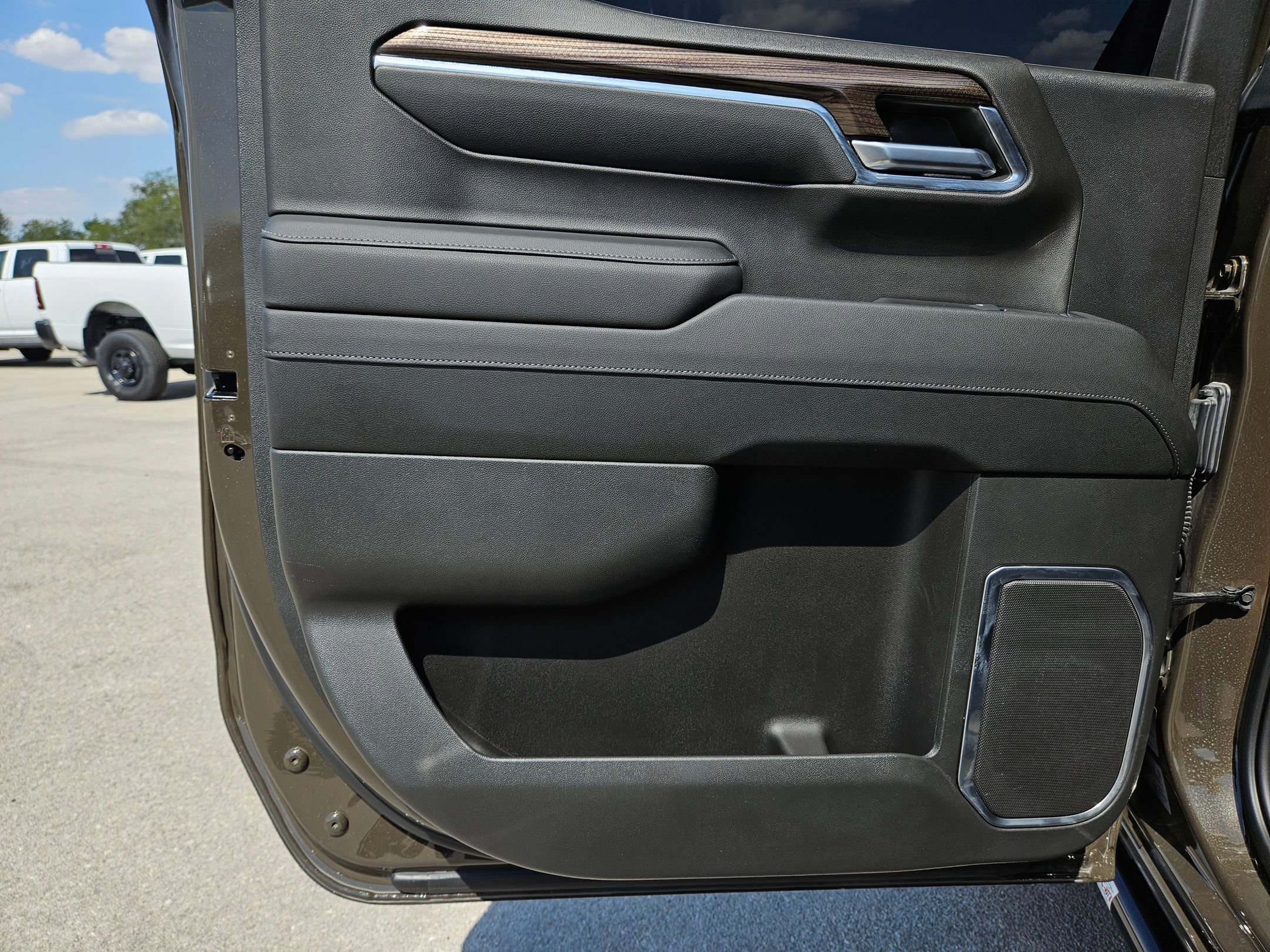 2023 Chevrolet Silverado 1500 LT photo 14
