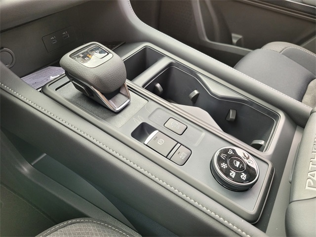 2025 Nissan Pathfinder S photo 17