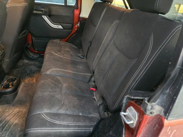 2014 Jeep Wrangler Unlimited Rubicon photo 4