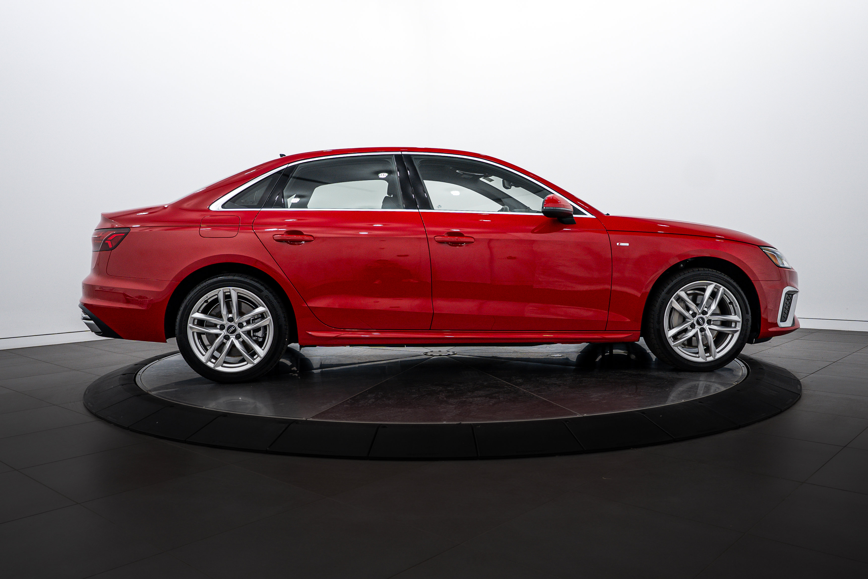 2021 Audi A4 S line Premium photo 3