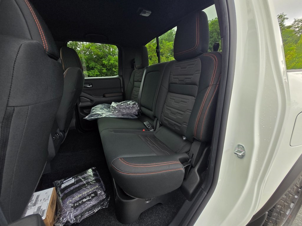 2025 Nissan Frontier PRO-4X photo 10