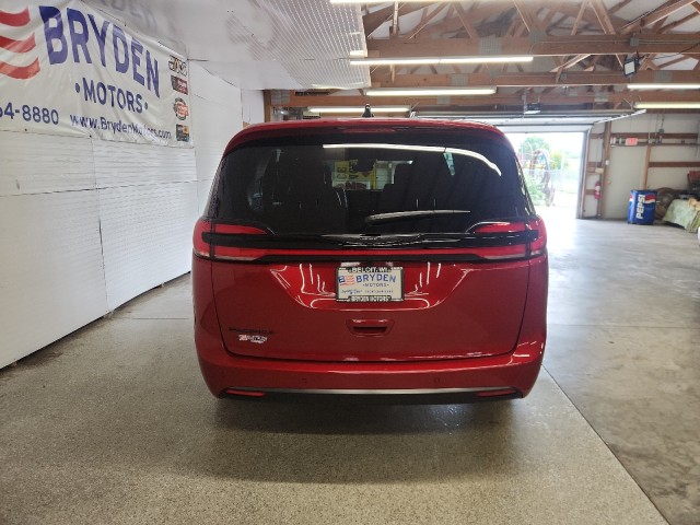 2026 Chrysler Pacifica photo 2