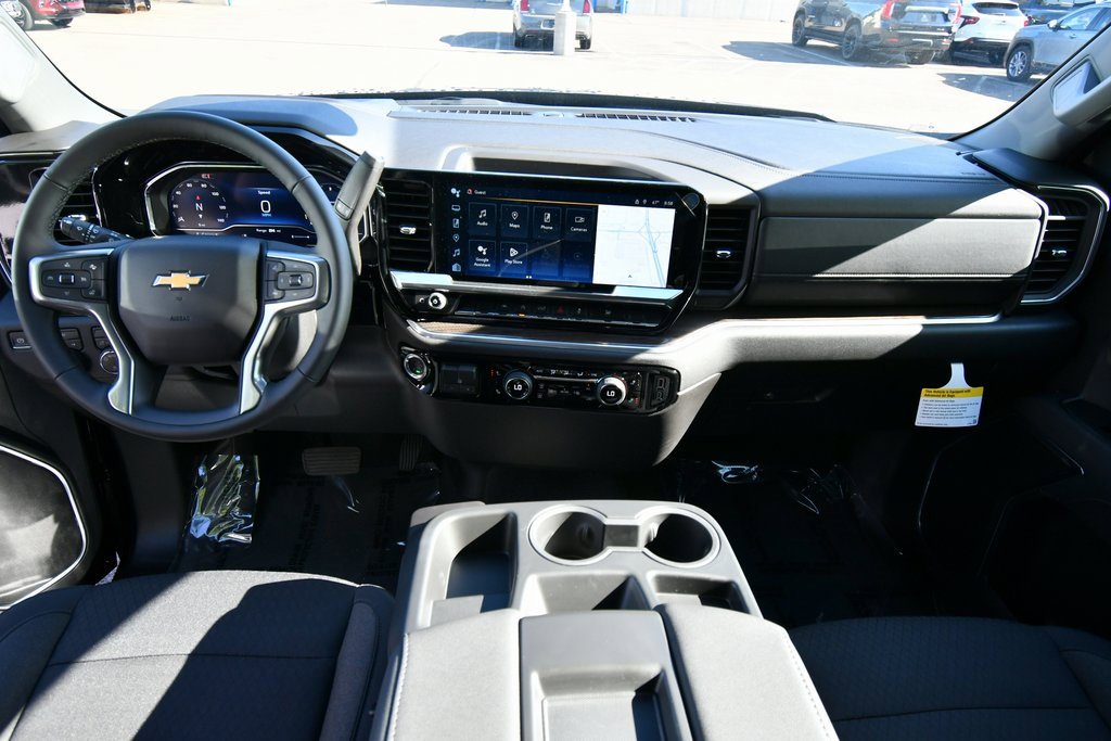2025 Chevrolet Silverado 1500 LT photo 3