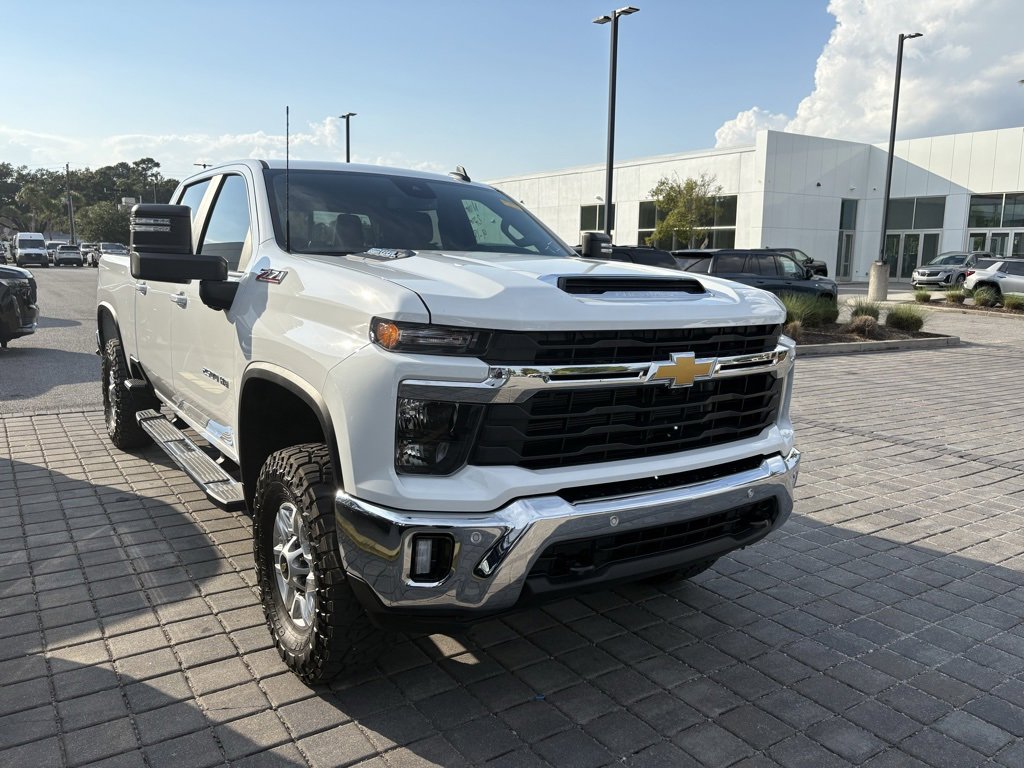 2025 Chevrolet Silverado 2500HD LT photo 4