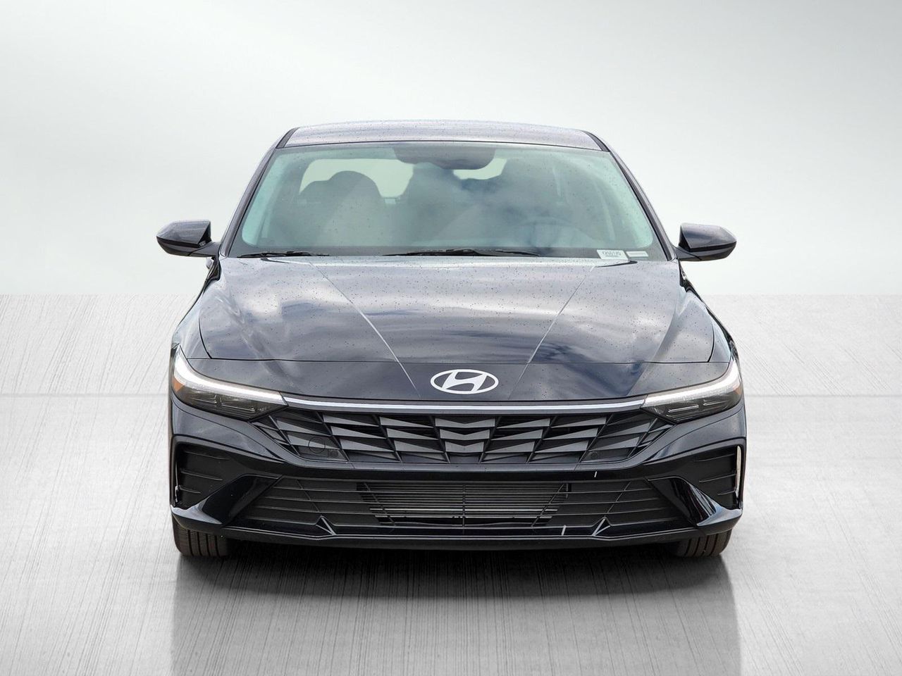 2026 Hyundai Elantra SE photo 2