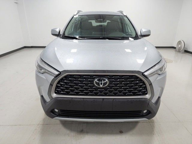 2023 Toyota Corolla Cross XLE photo 5