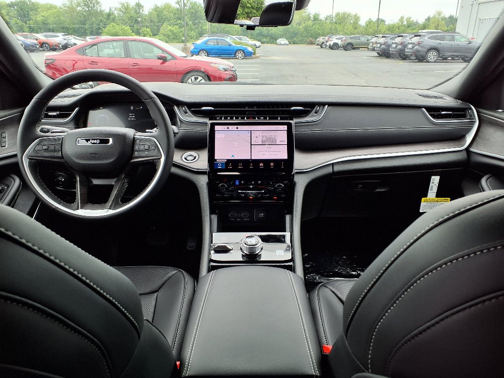 2025 Jeep Grand Cherokee Limited photo 5