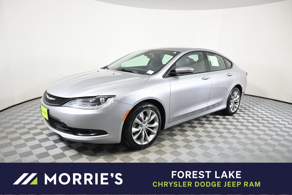 2015 Chrysler 200 S's photo
