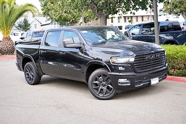 New 2026 Diamond Black Crystal Pearl-Coat Exterior Paint RAM Laramie image 3