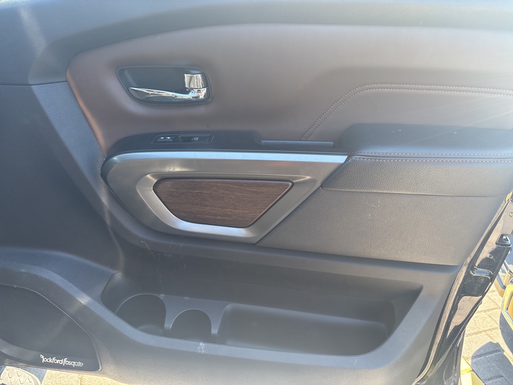 2016 Nissan Titan Crew Cab Platinum Reserve photo 26