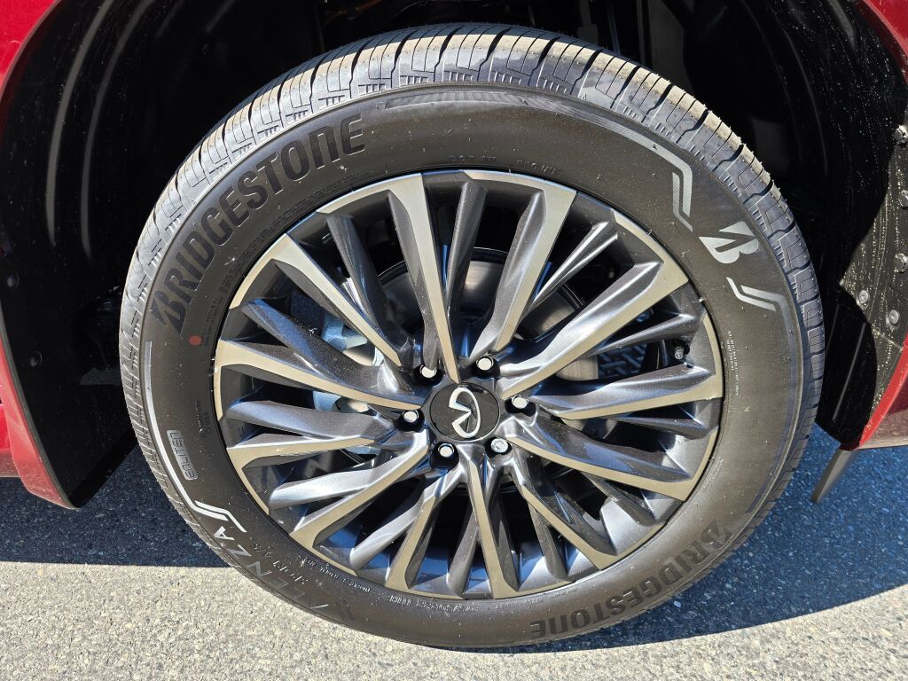 2026 Infiniti QX80 photo 8