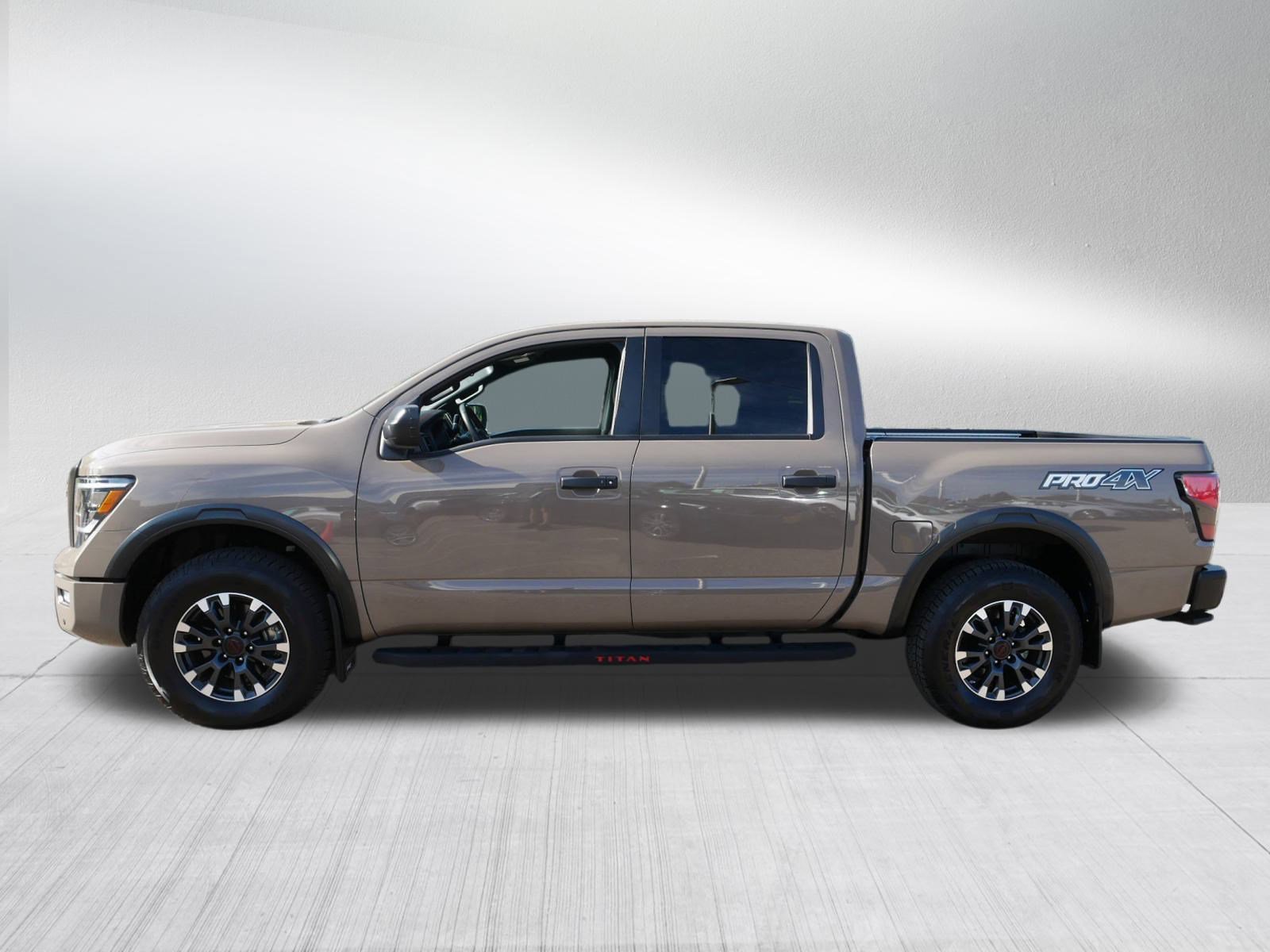 2024 Nissan Titan PRO-4X photo 4