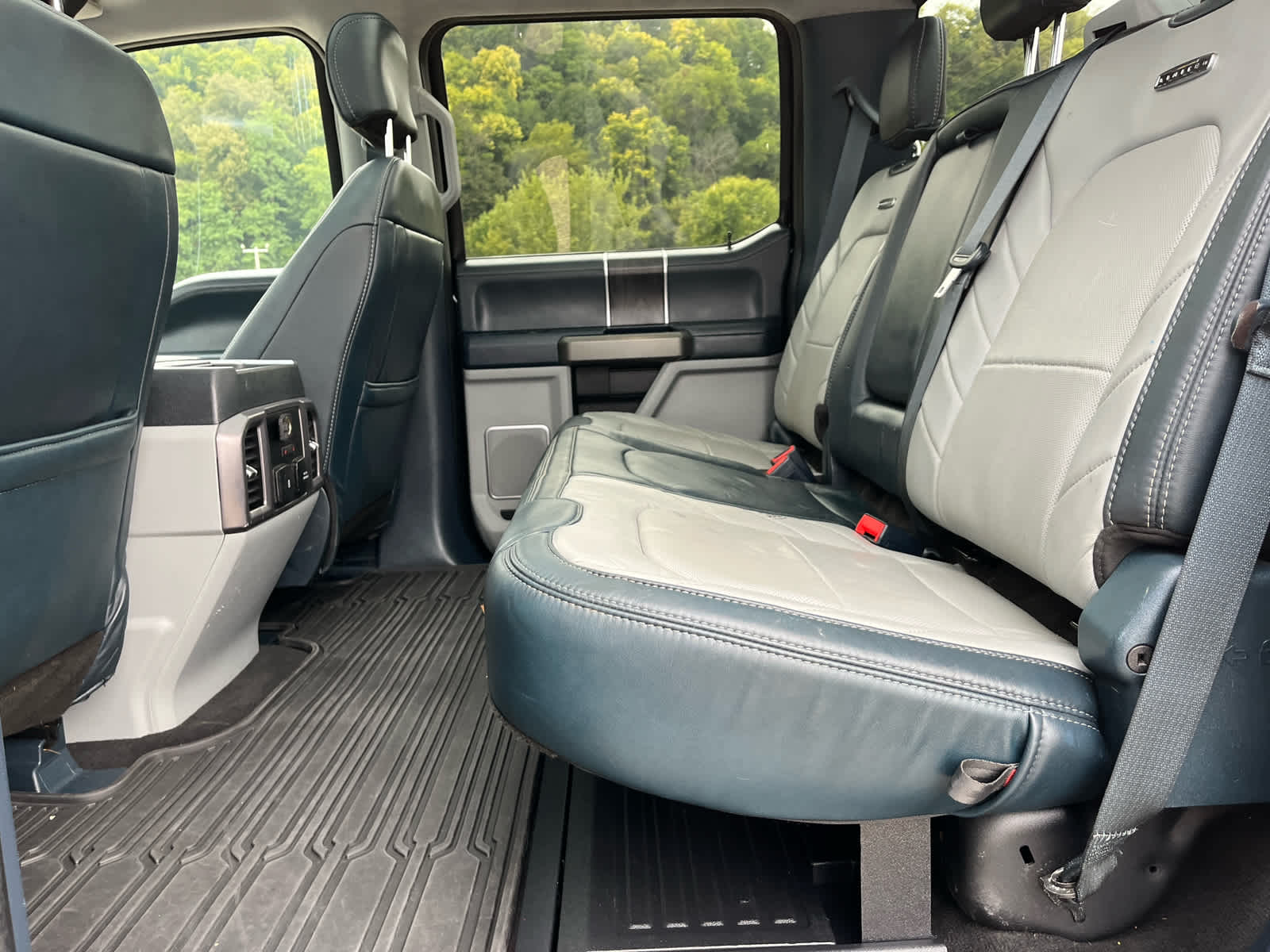 2022 Ford F-350 Limited photo 34