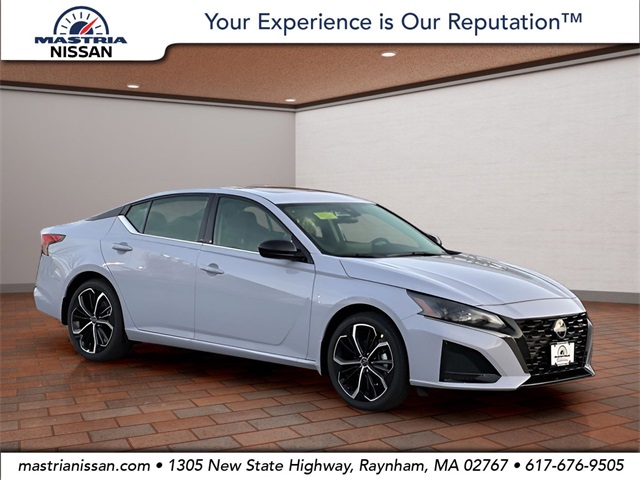 2025 Nissan Altima SR's photo