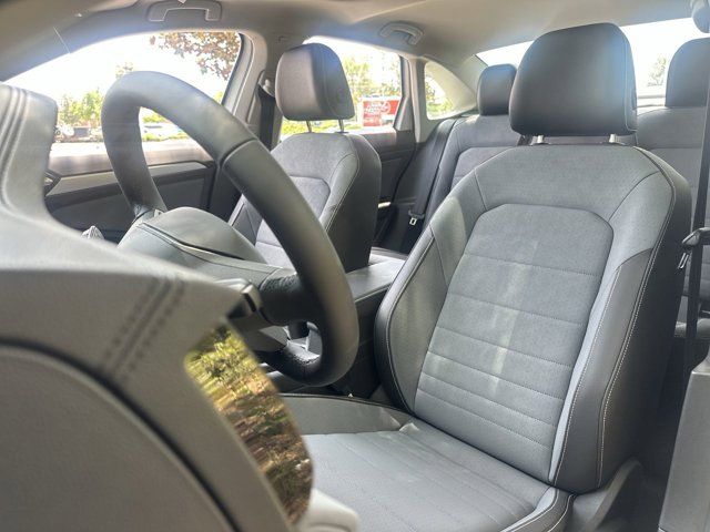 2025 Volkswagen Jetta 1.5T SE photo 3