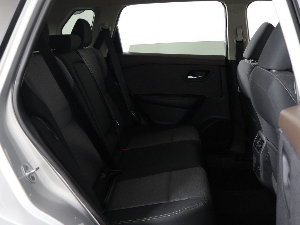 2022 Nissan Rogue SV photo 24
