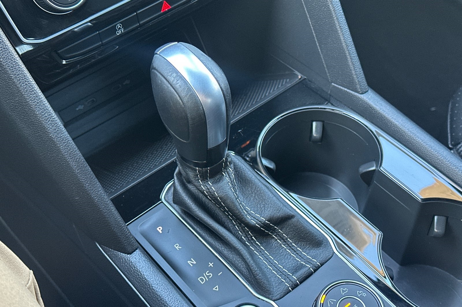 2022 Volkswagen Atlas Cross Sport V6 SE Technology photo 21