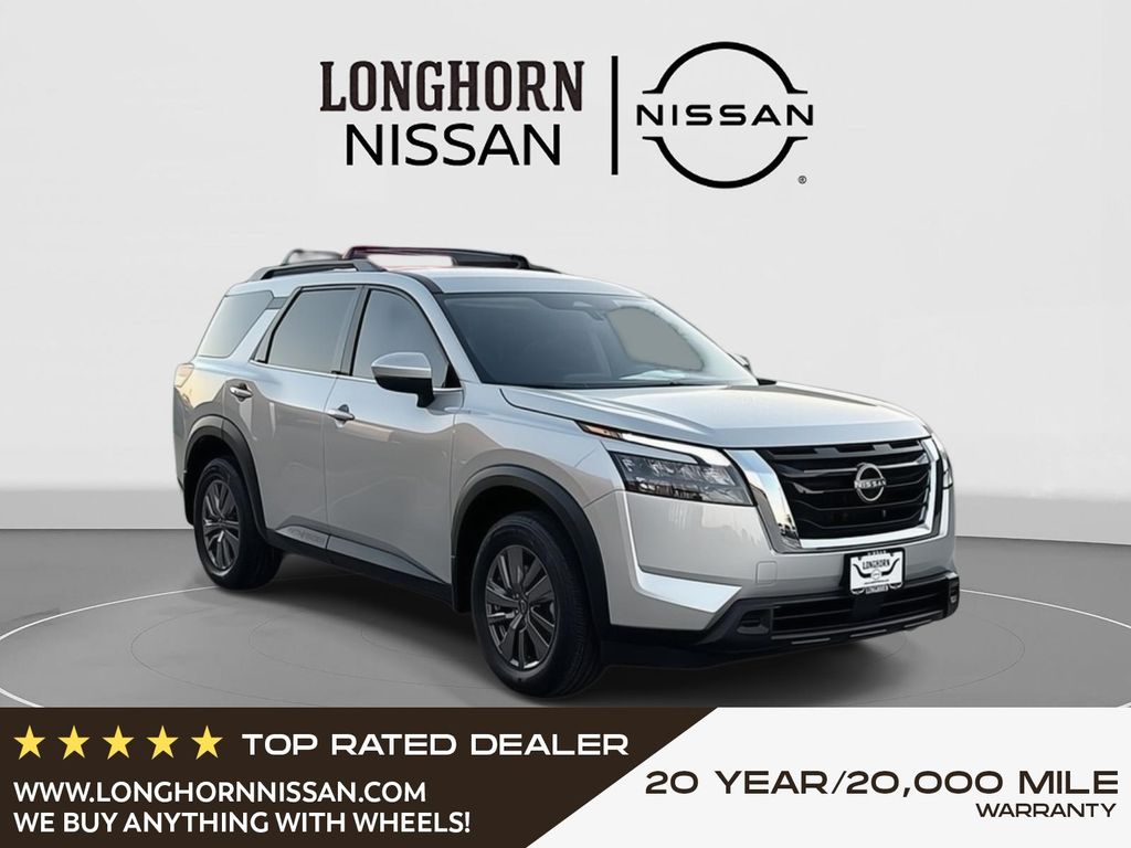 2025 Nissan Pathfinder SV's photo