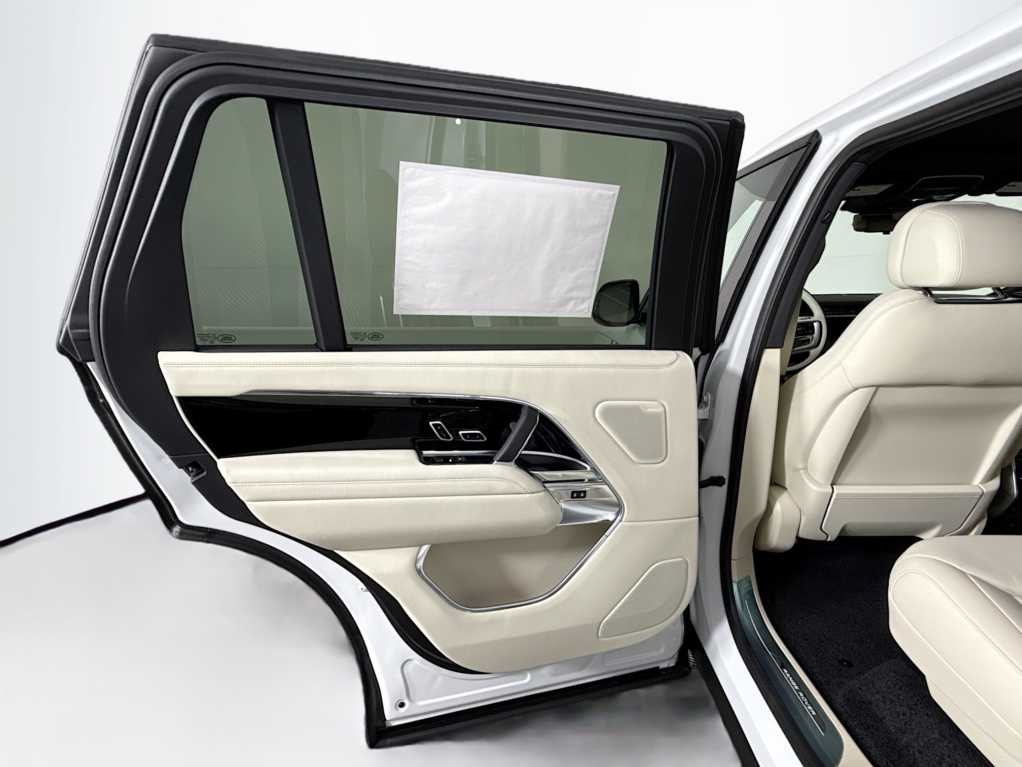 2025 Land Rover Range Rover SE photo 17