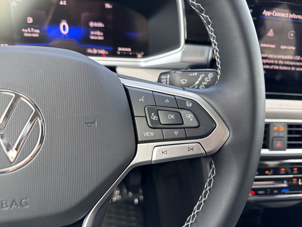 2025 Volkswagen Taos SE photo 32