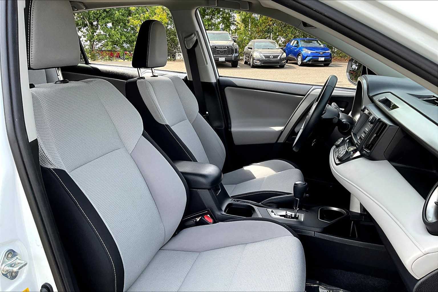 2018 Toyota RAV4 XLE photo 8