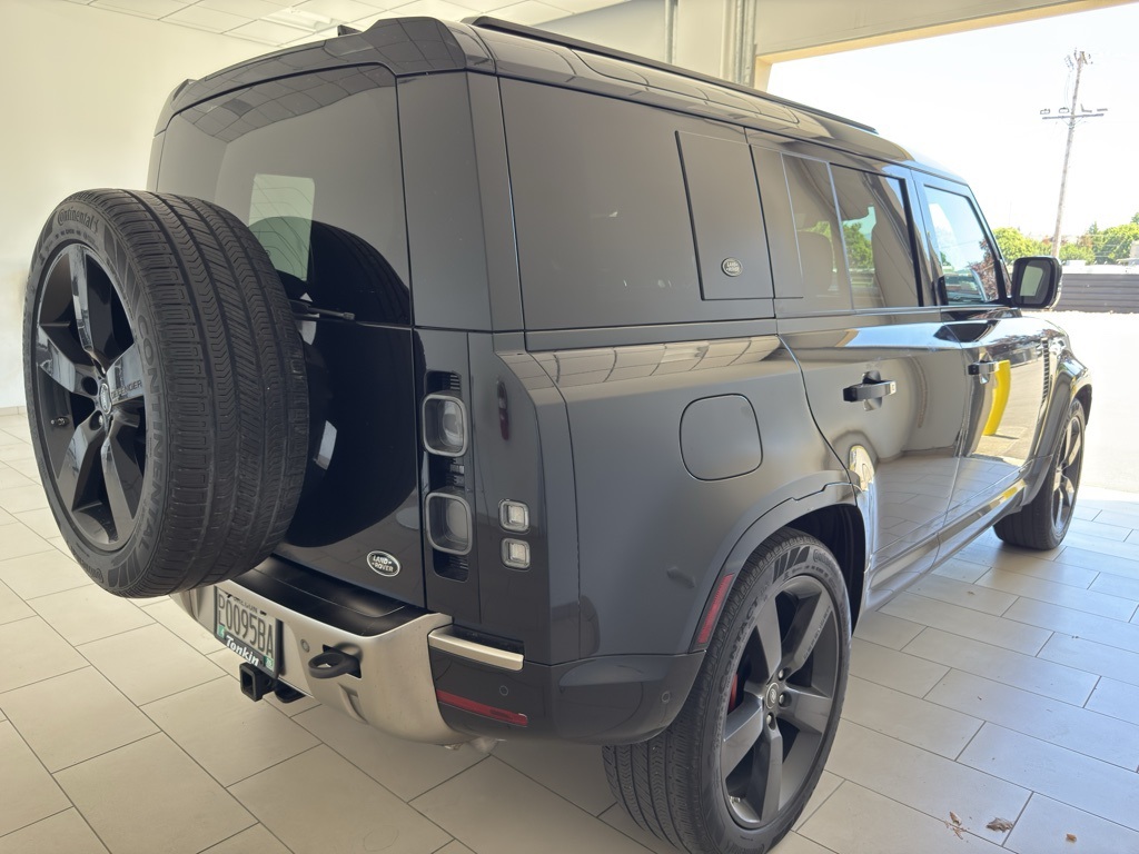 2021 Land Rover Defender 110 photo 2