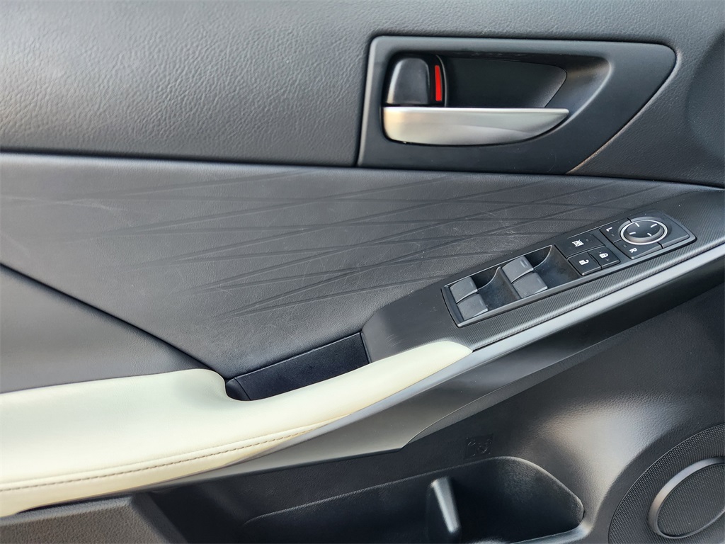 2021 Lexus IS 350 F SPORT photo 18
