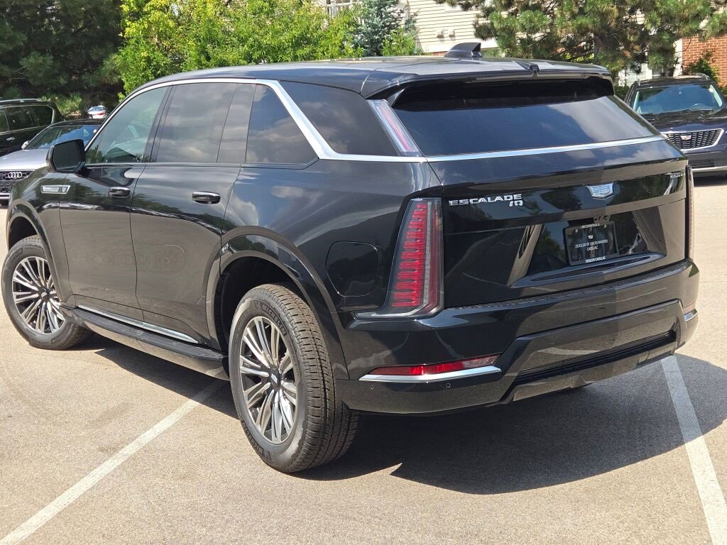 2026 Cadillac Escalade IQ Luxury photo 13