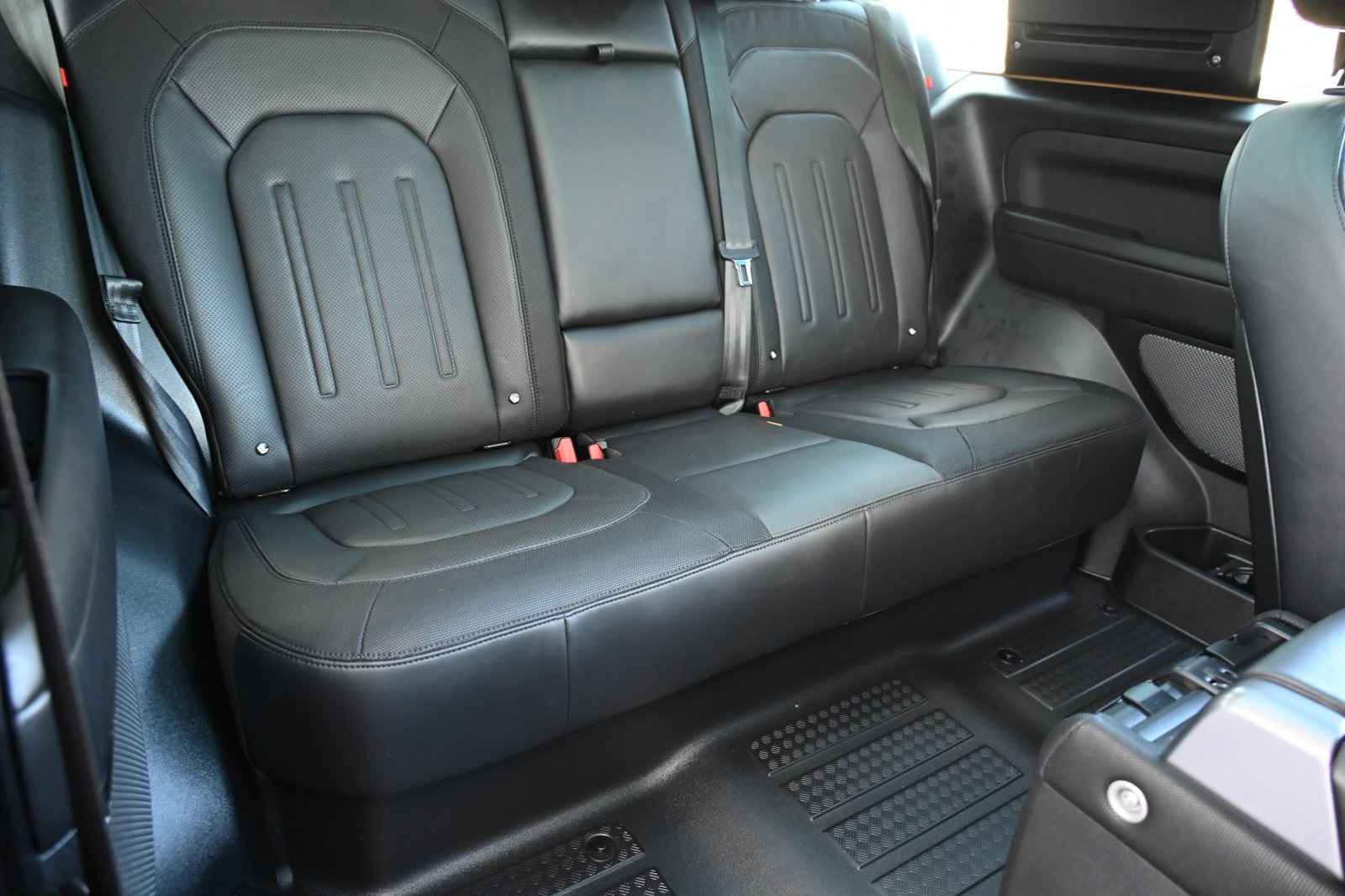 2022 Land Rover Defender 90 X-Dynamic HSE photo 11