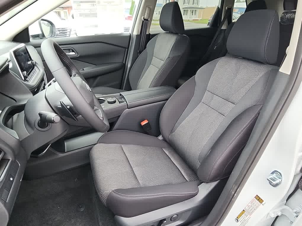 2026 Nissan Rogue SV photo 11