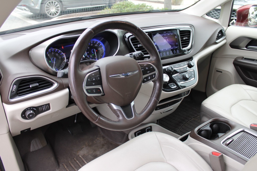 2017 Chrysler Pacifica Touring Plus photo 4